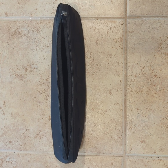 SKIMS case - Picture 2 of 2